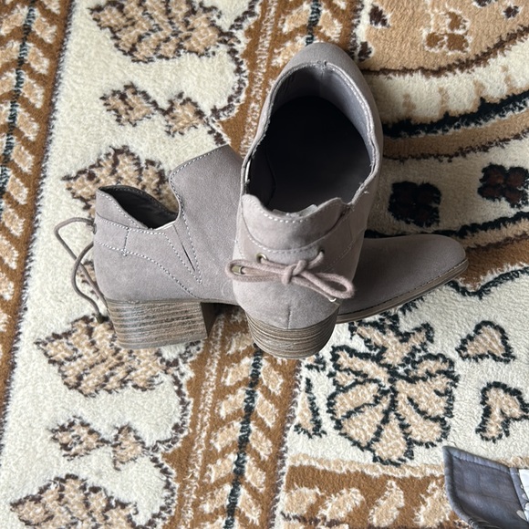 Ladies size 8 boot - Picture 2 of 3